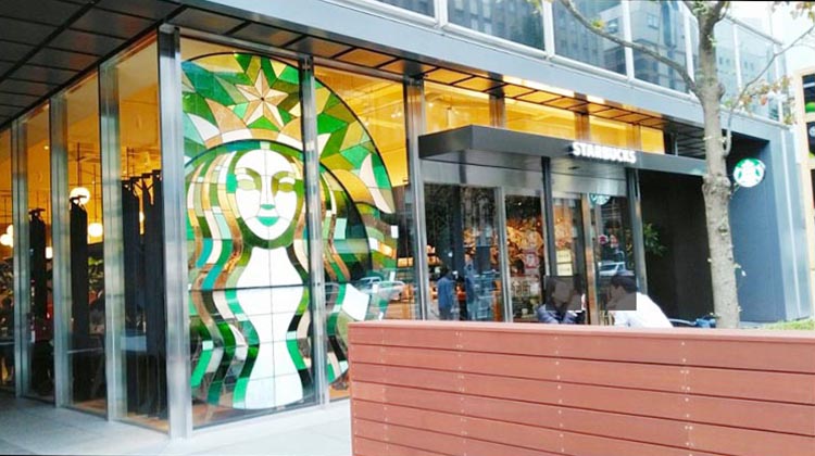 スタバ新店舗にステンドグラスの「海の女神 セーレーン」登場！（新田町ビル店）