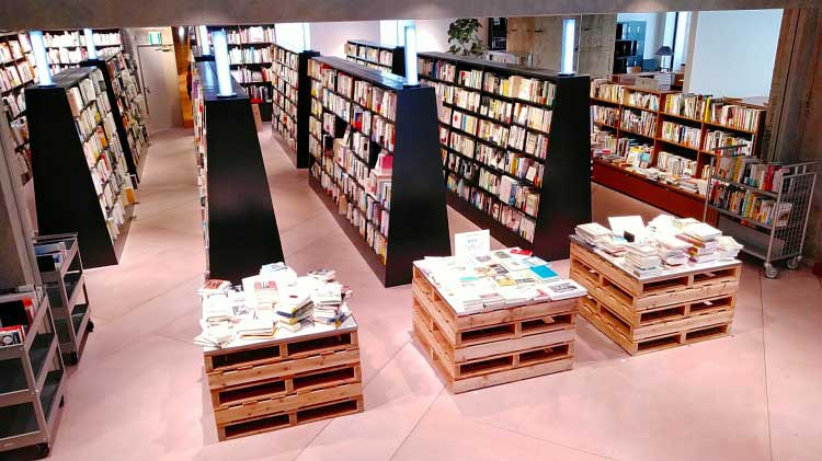 本と出合うための本屋。「文喫 BUNKITSU」（六本木）