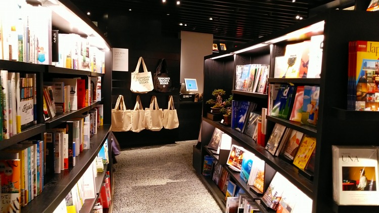 「六本木 蔦屋書店」リニューアルオープン：六本木ヒルズ